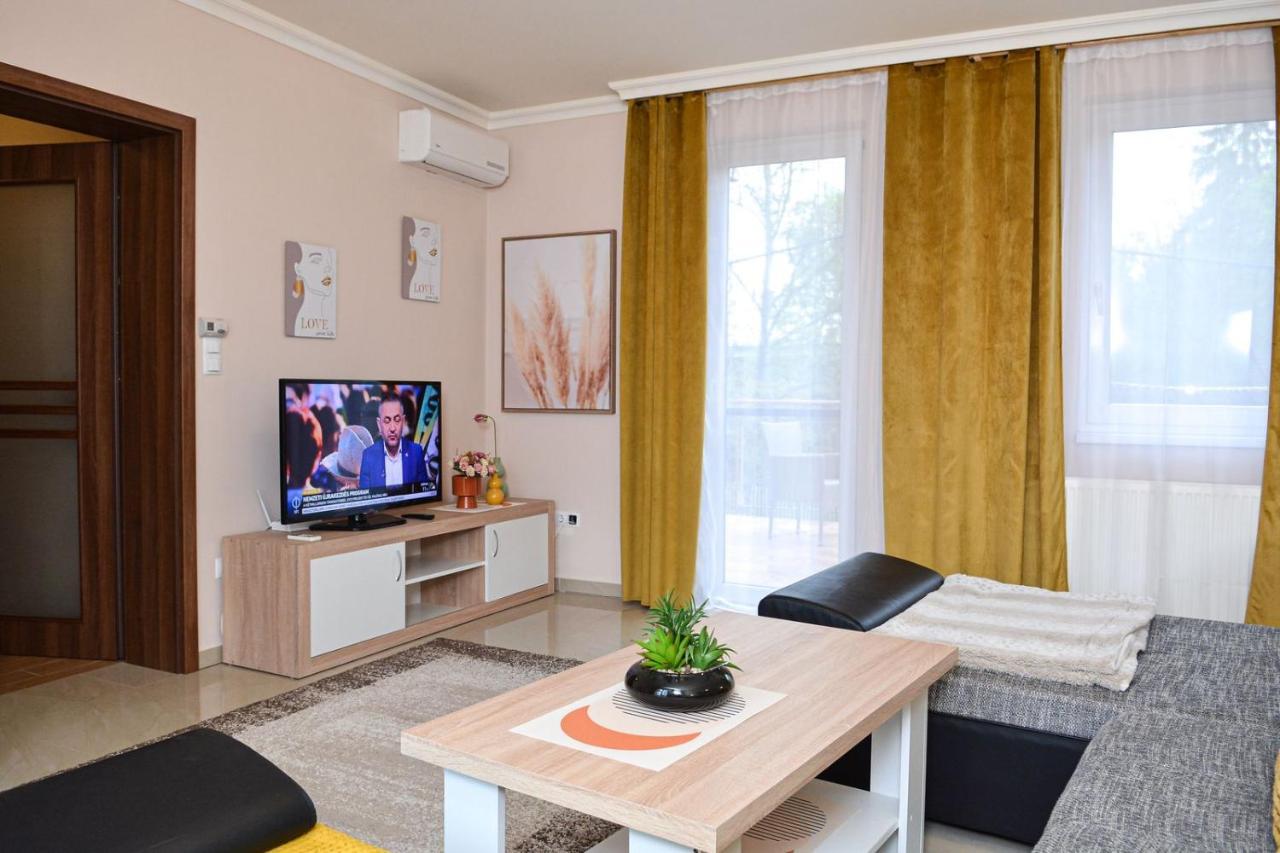 Unicum Apartman Гайдусобосло Екстер'єр фото